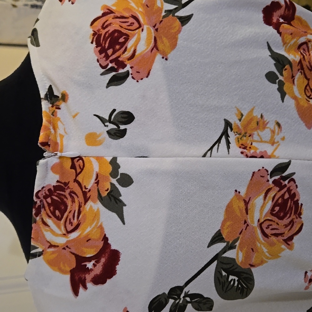 Dress - Picture 4 of 5